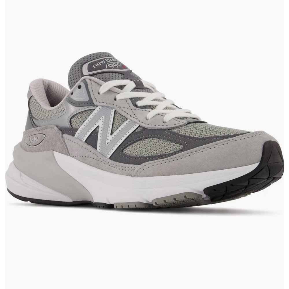 NEW BALANCE 990 Running Shoe (Women’s) in Size 7